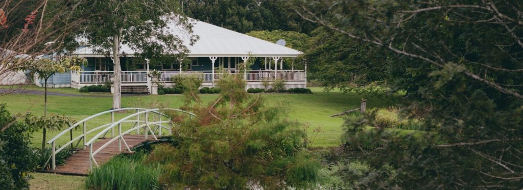 The Eumundi Dairy offers two luxury holiday houses set in a rural haven of manicured gardens and rolling cattle fields.