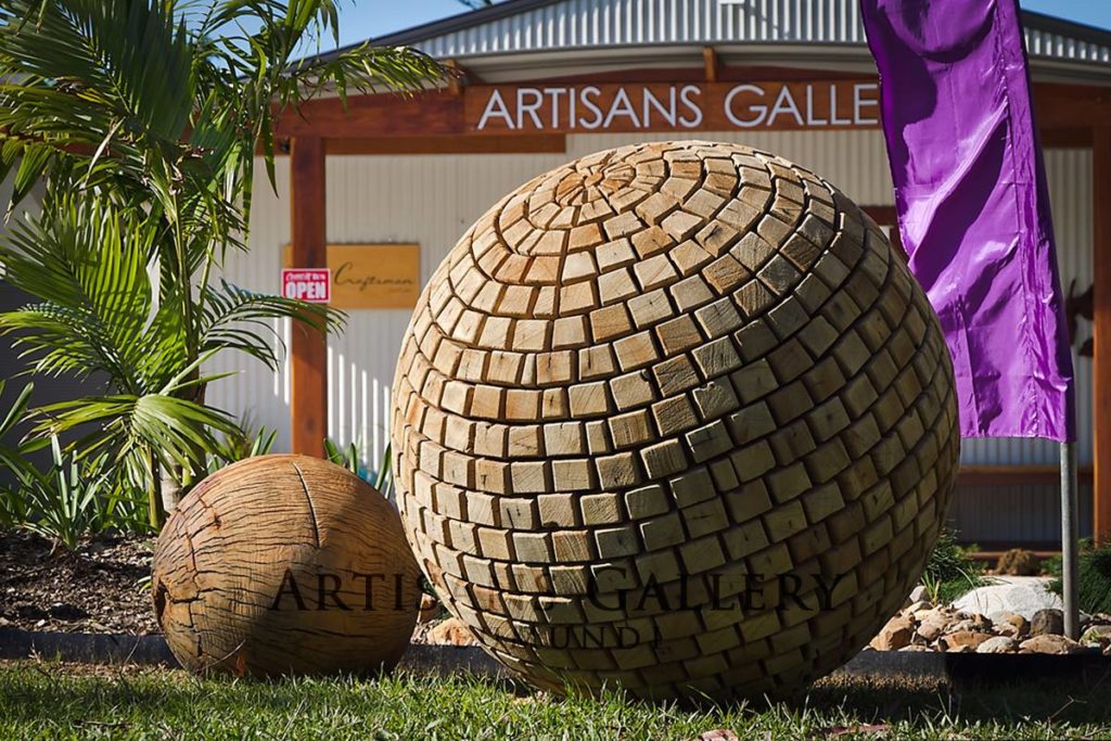 Australian hardwood furniture and creative wood art, handcrafted with extraordinary talent in Eumundi.