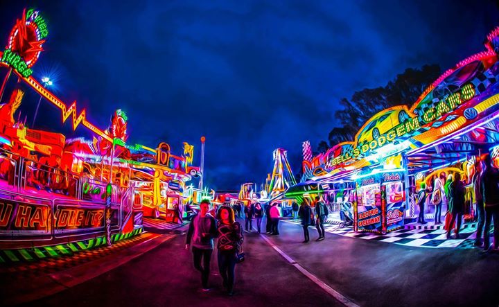 From the adrenalin-pumping rides in sideshow alley, to performances that will have you up on your feet and high dive stunts!